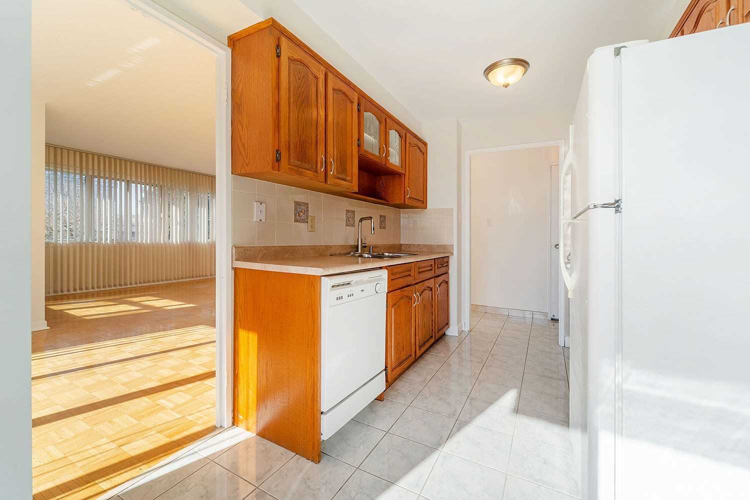 1300 Mississauga Valley Boulevard, #211