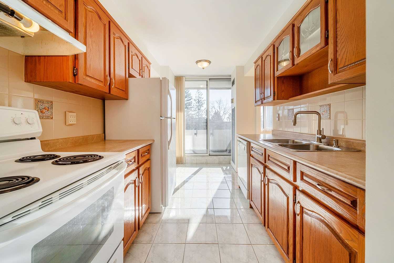 1300 Mississauga Valley Boulevard, #211