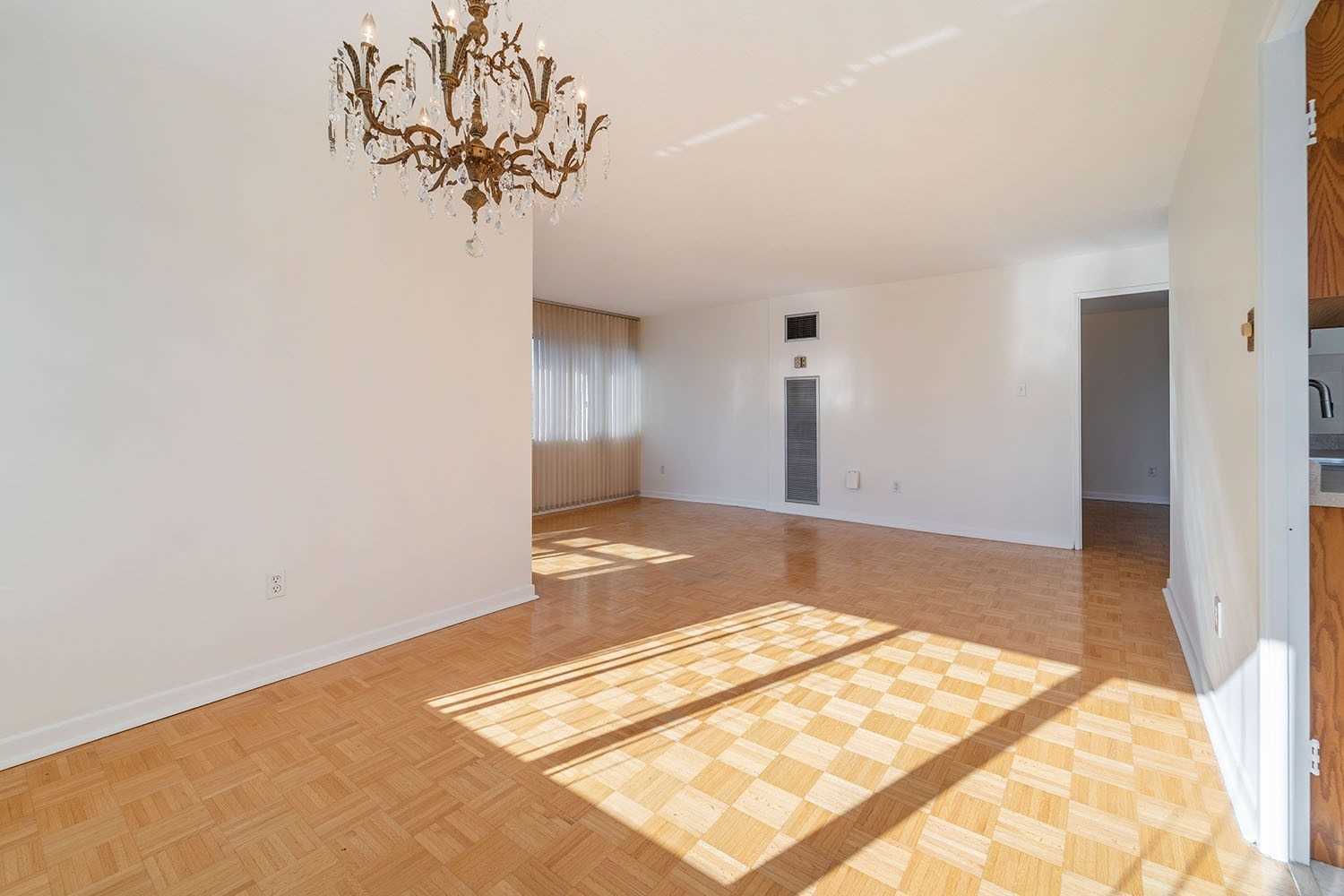 1300 Mississauga Valley Boulevard, #211