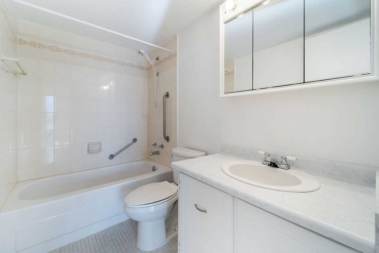 1300 Mississauga Valley Boulevard, #211