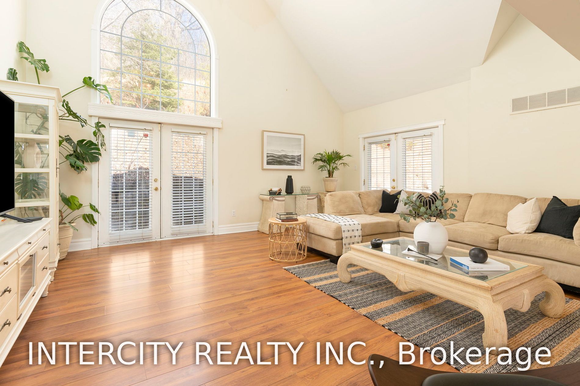 433 King Street E