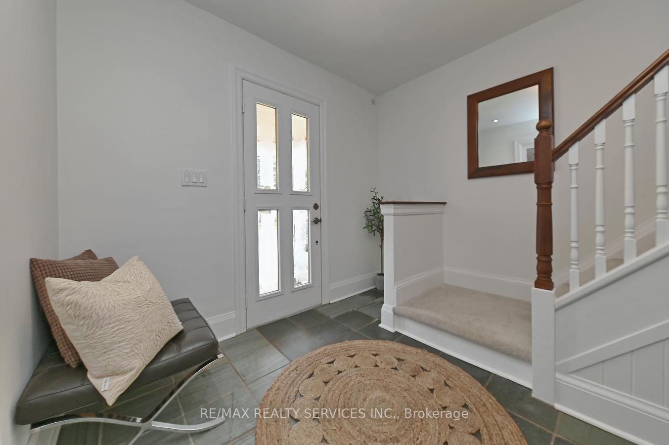 112 Elizabeth St S