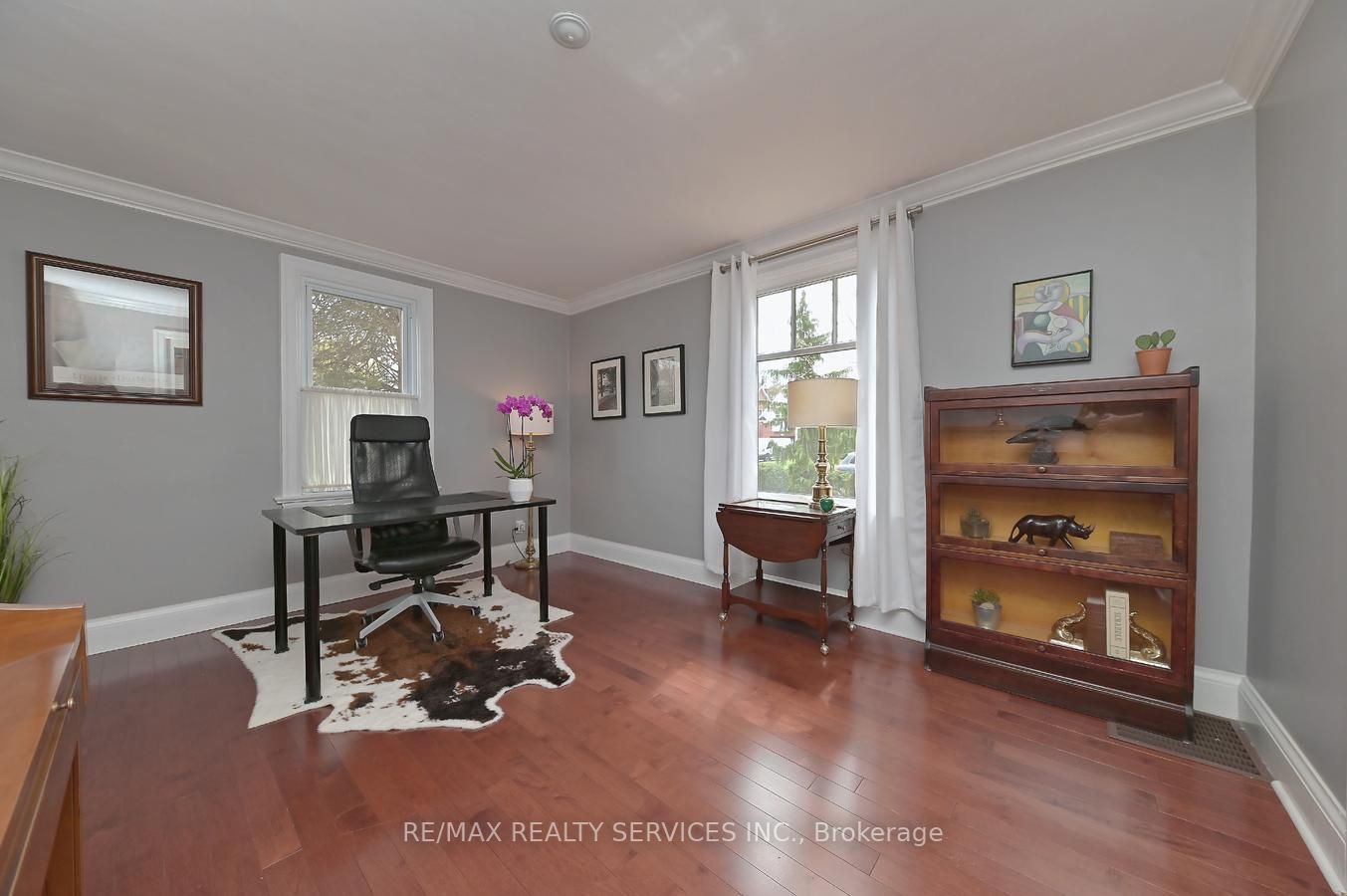 112 Elizabeth St S