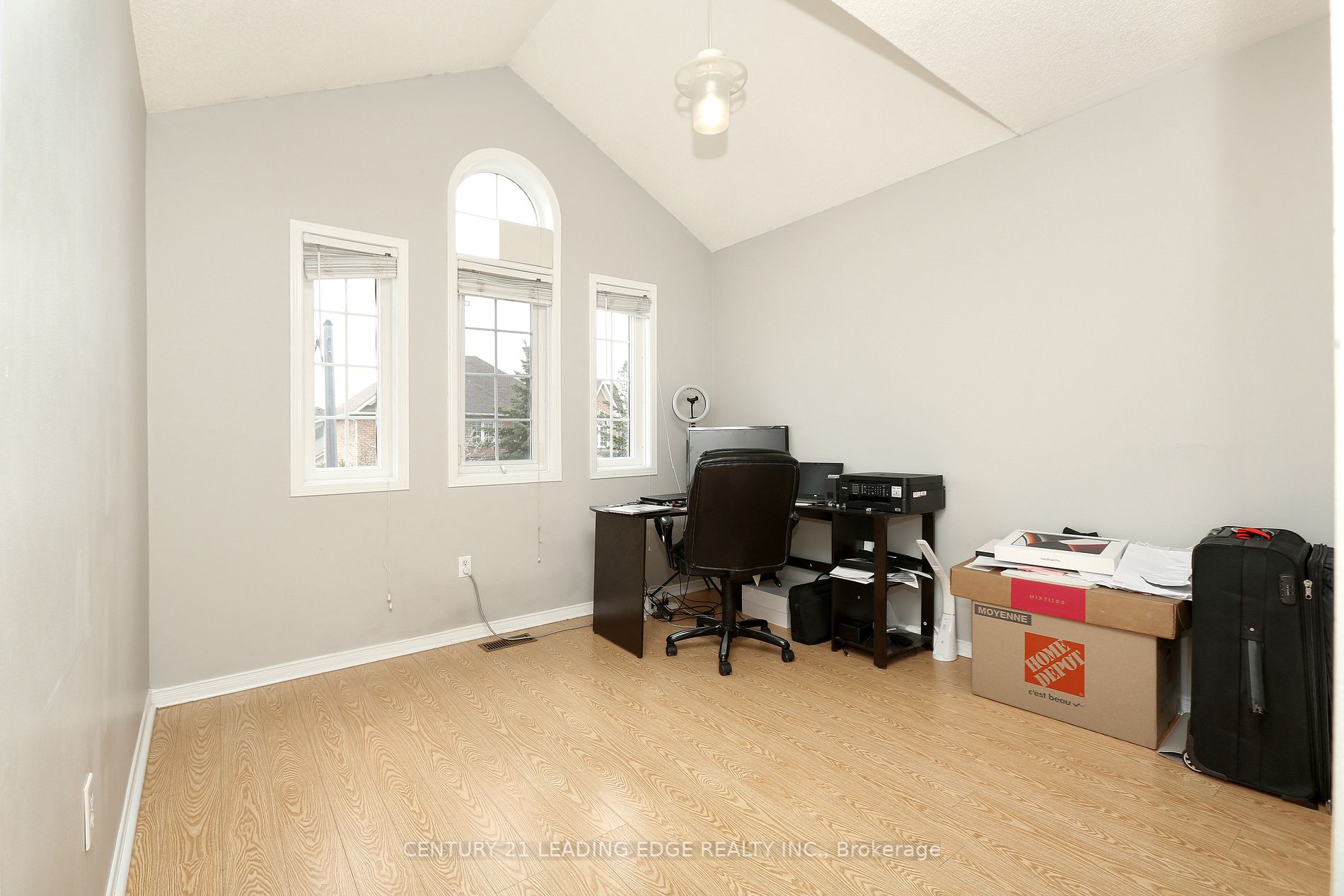 121 Livingston Rd
