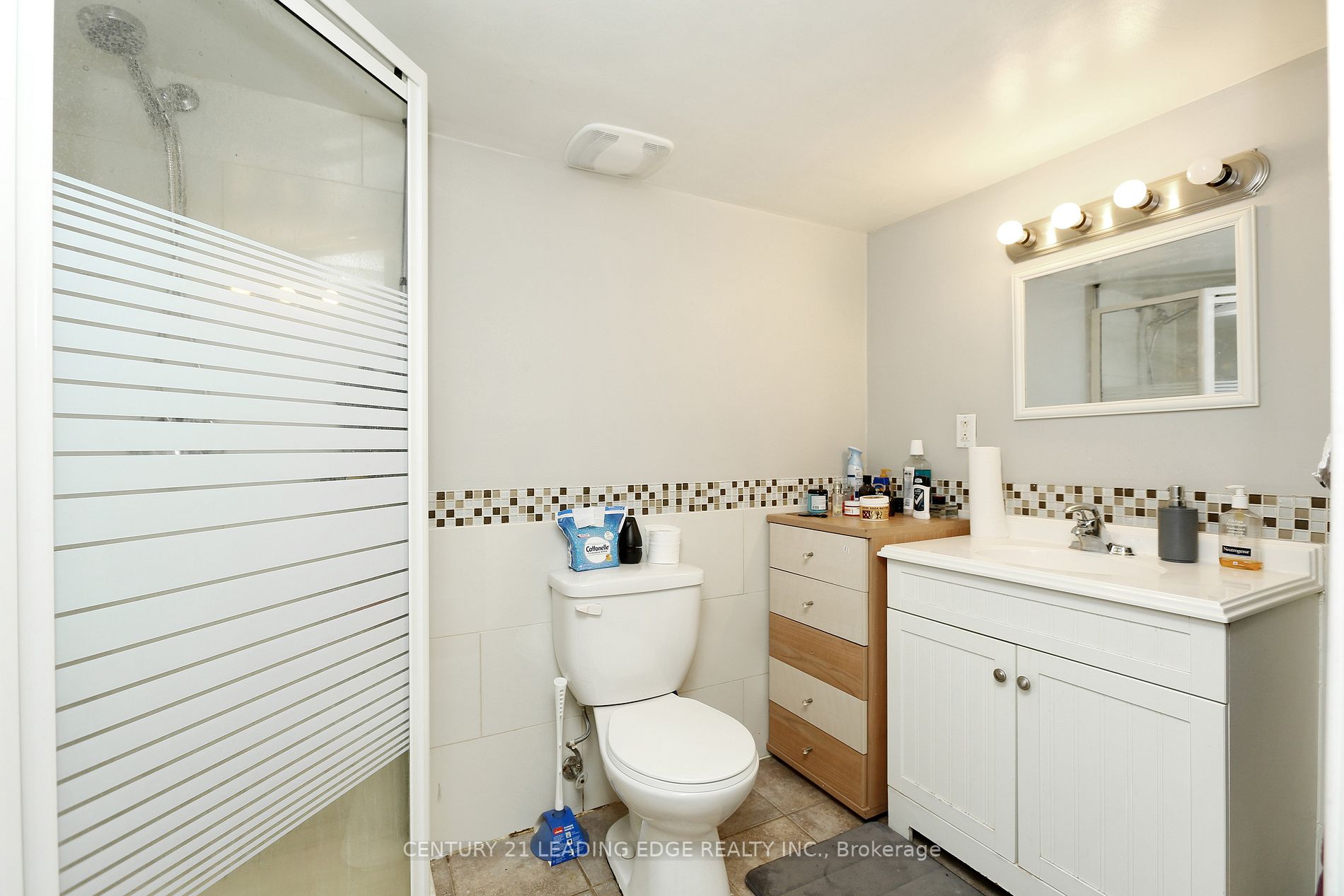 121 Livingston Rd