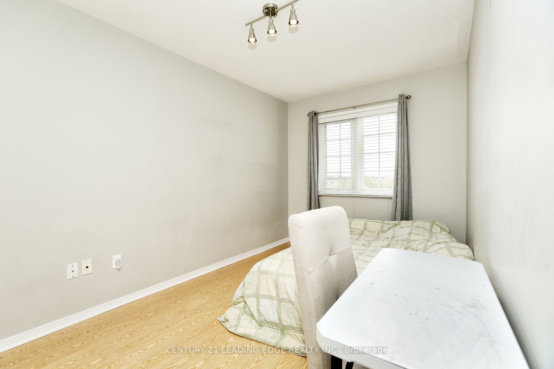 121 Livingston Rd