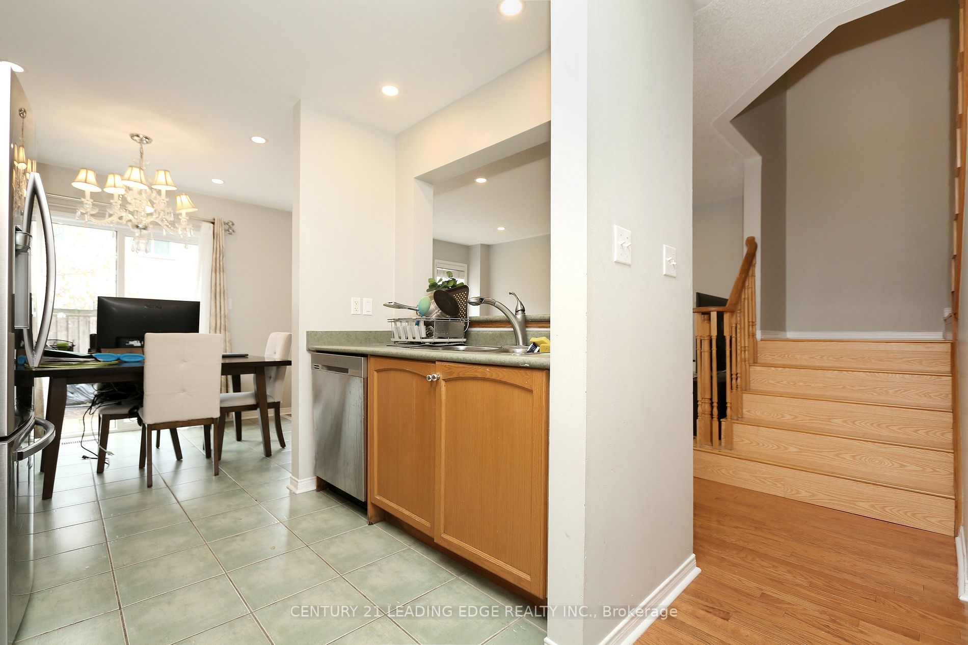 121 Livingston Rd