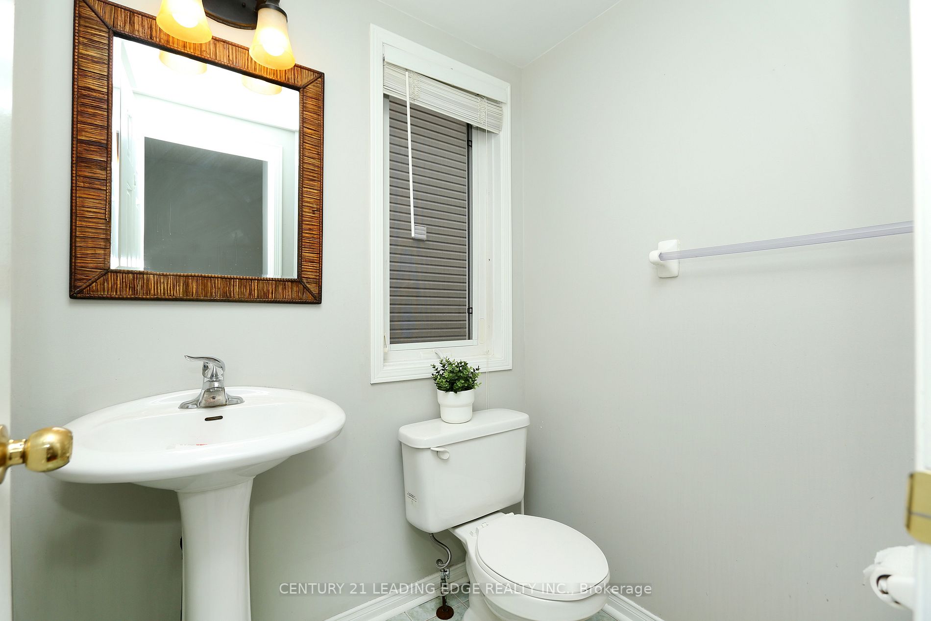 121 Livingston Rd