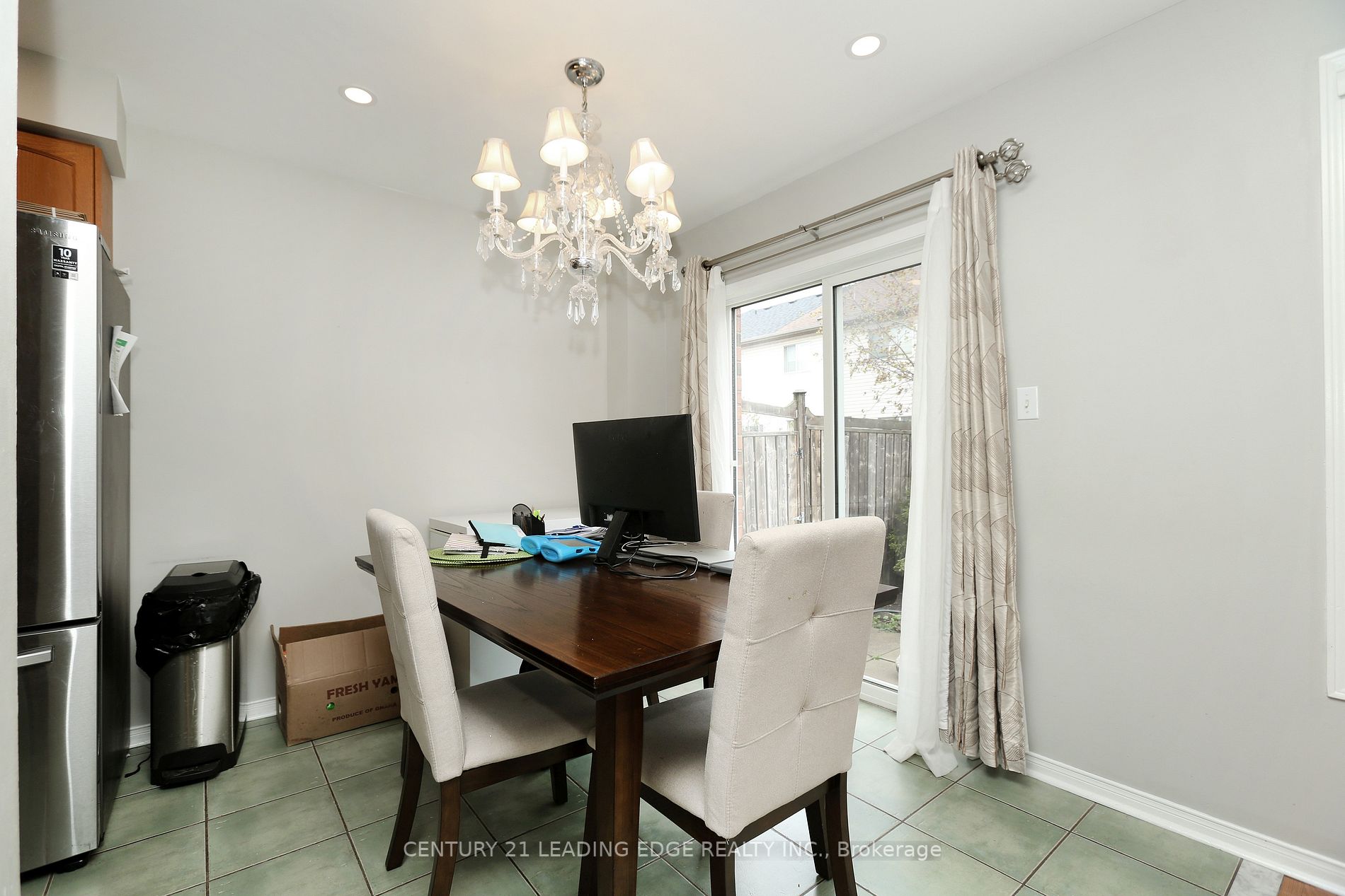 121 Livingston Rd