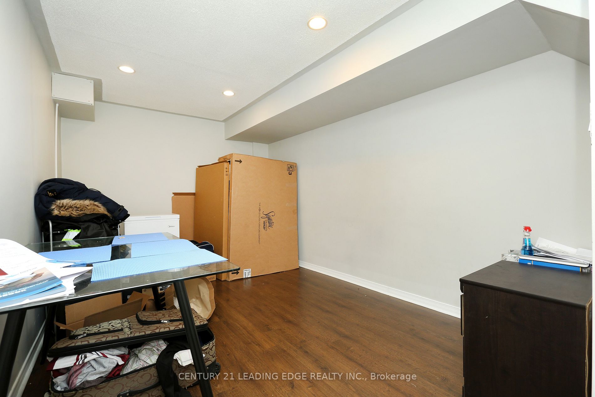 121 Livingston Rd