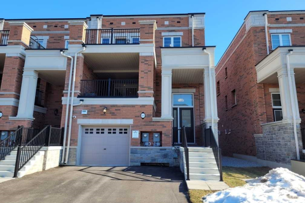 69 Burnhamthorpe Rd E, Oakville