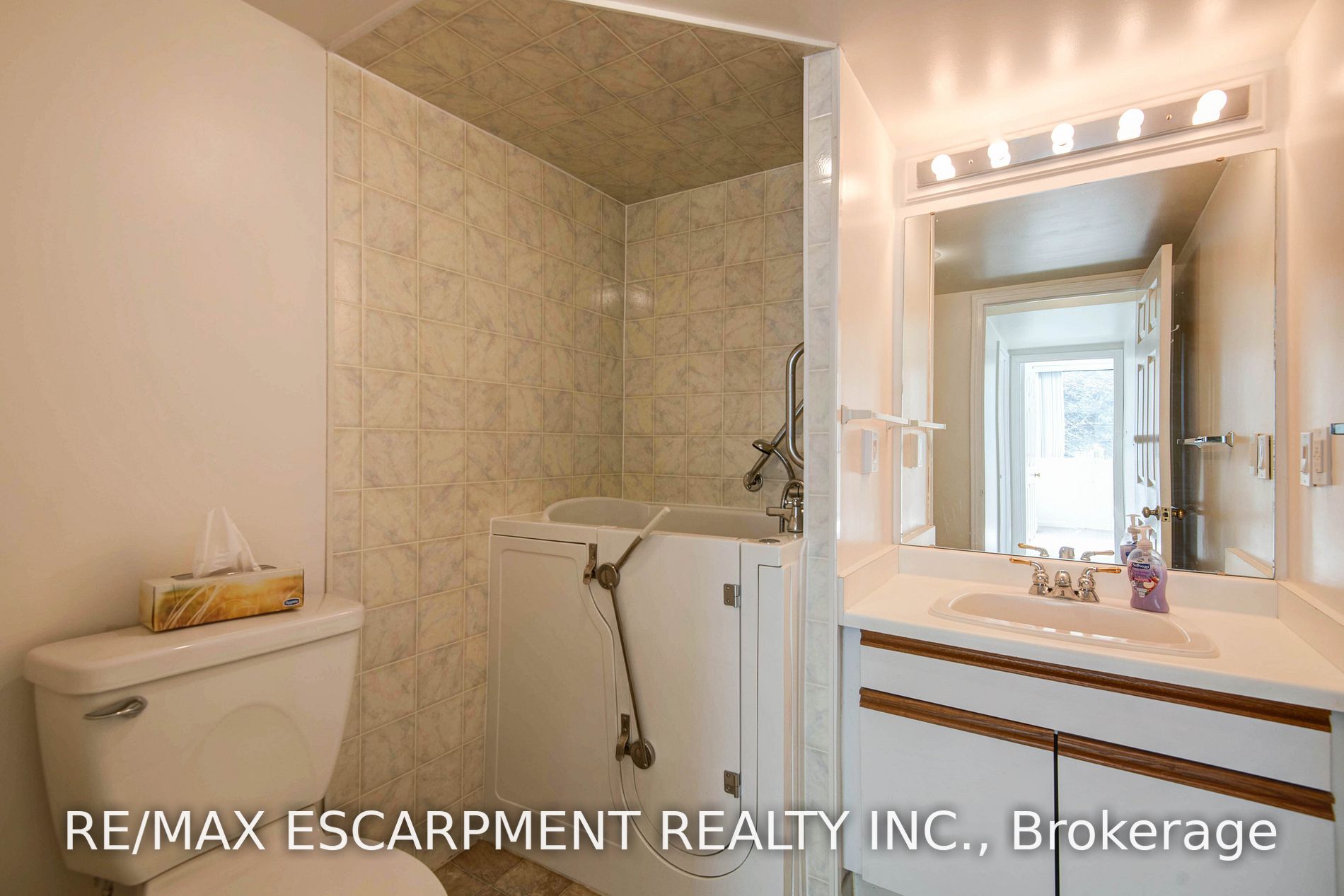 1230 Marlborough Court, #204