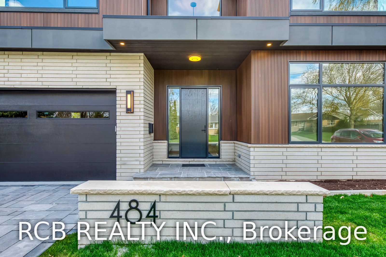 484 Rothesay Pl