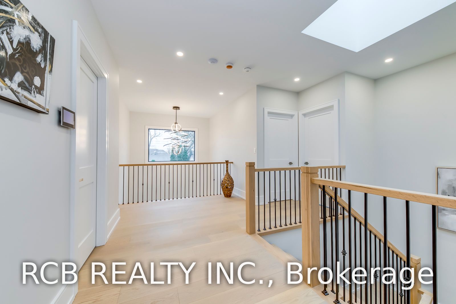 484 Rothesay Pl