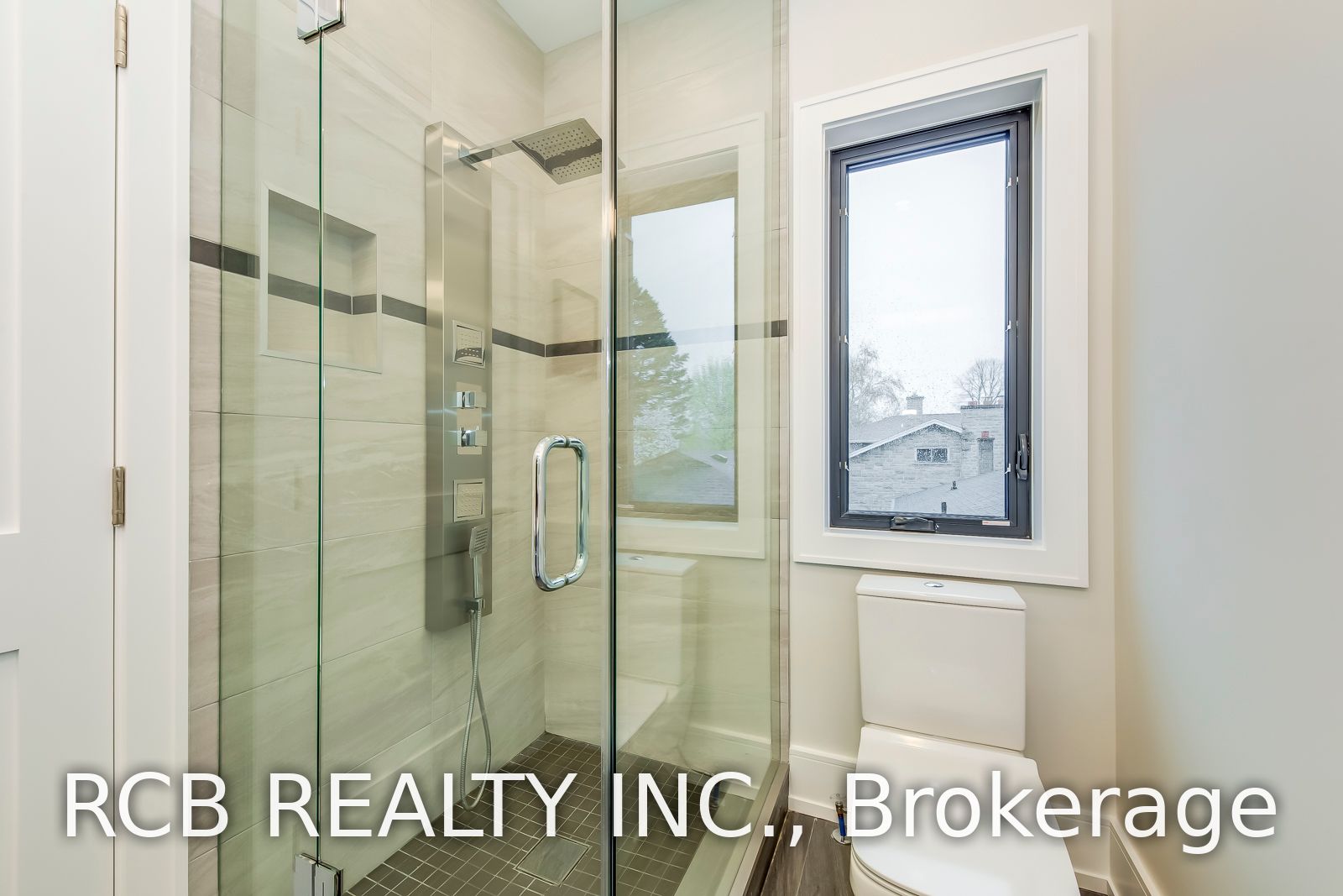 484 Rothesay Pl