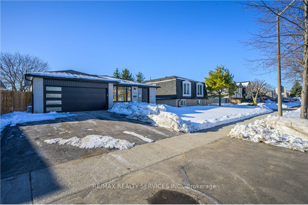 286 Paisley Blvd, Mississauga
