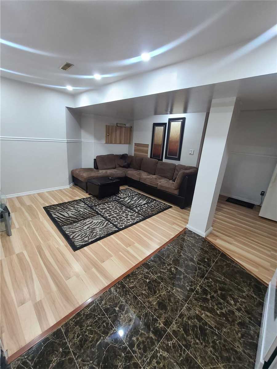 Listing W5918209 - Large Photo # 3