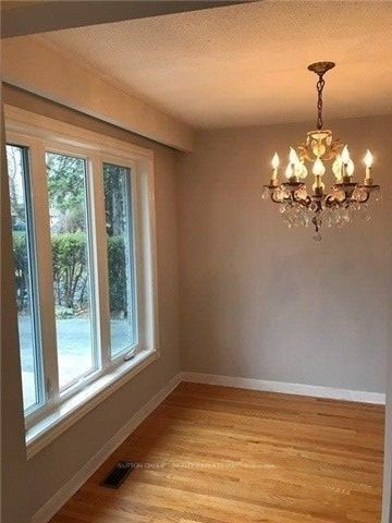 92 Silverstone Dr