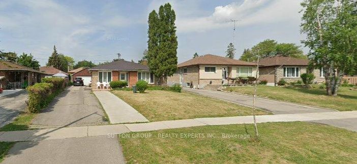 92 Silverstone Dr