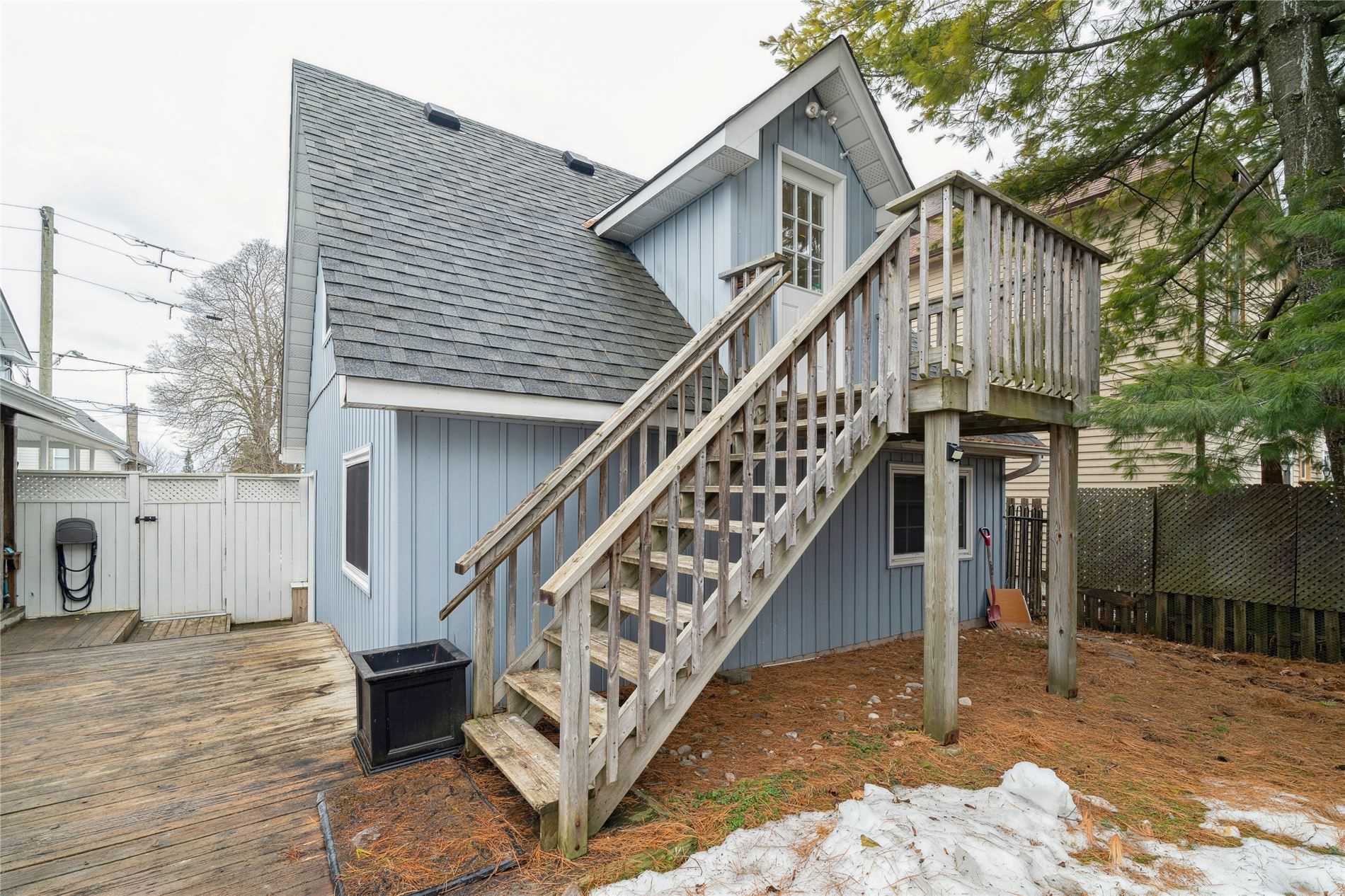 27 George St
