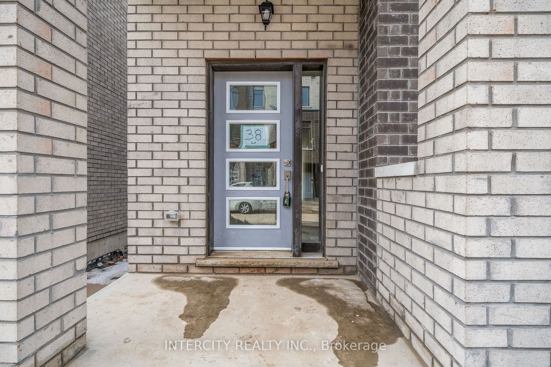 12 Queenpost Dr, #38
