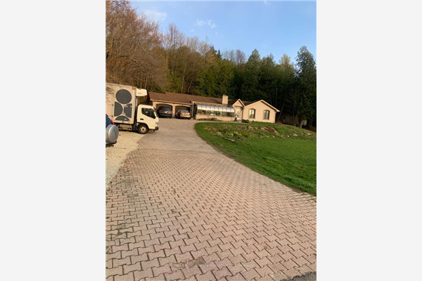 685 King St, Caledon