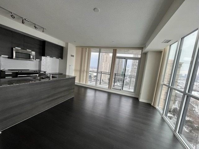 75 Eglinton Avenue W, #1504
