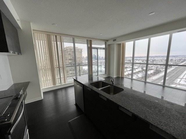 75 Eglinton Avenue W, #1504