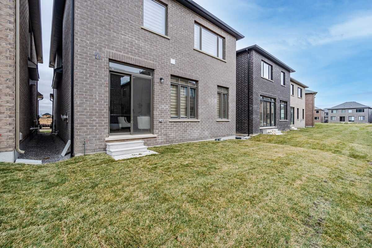 10 Tweedhill Avenue