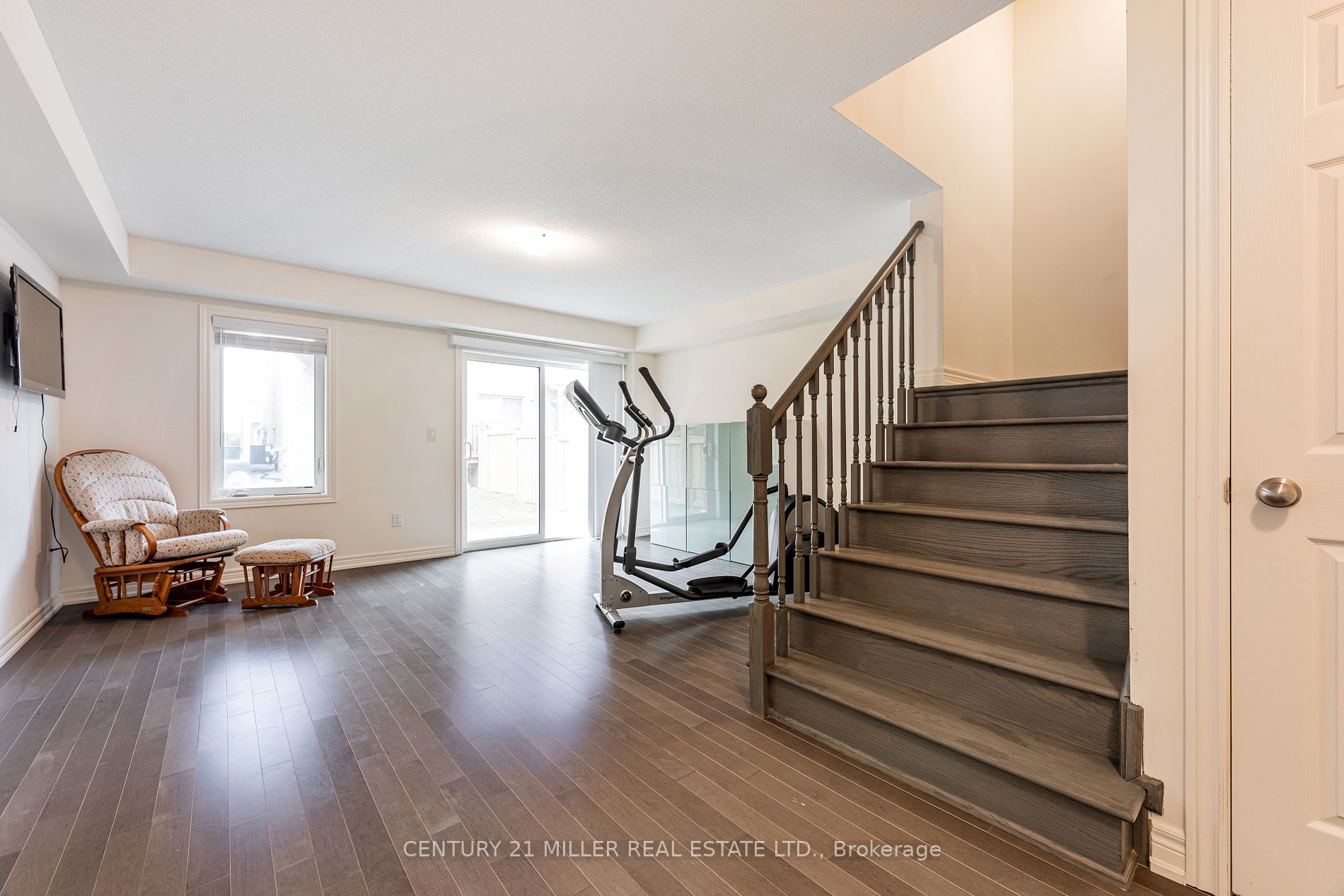 3945 Tufgar Cres