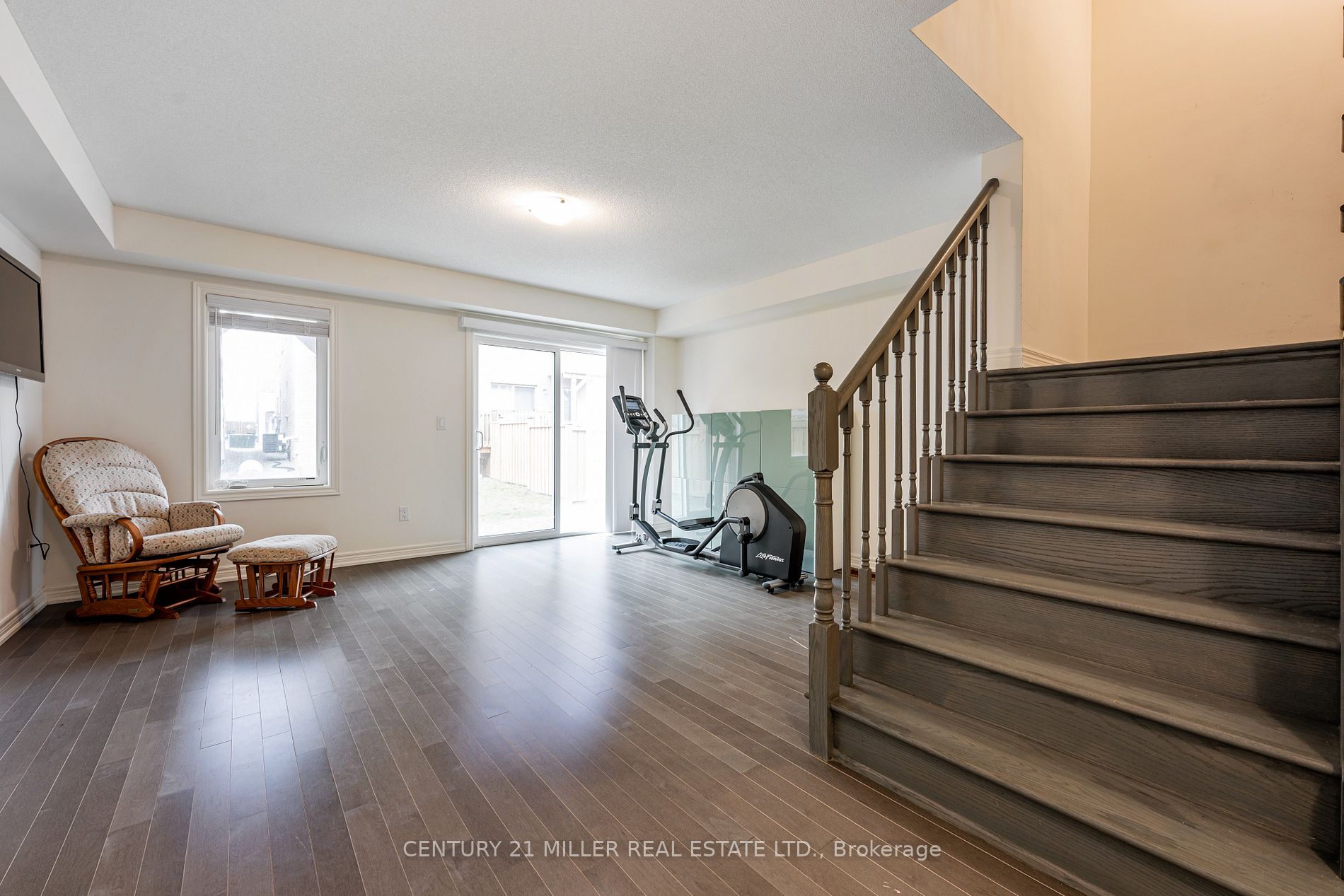 3945 Tufgar Cres