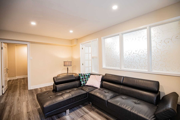 93 High St W, Mississauga