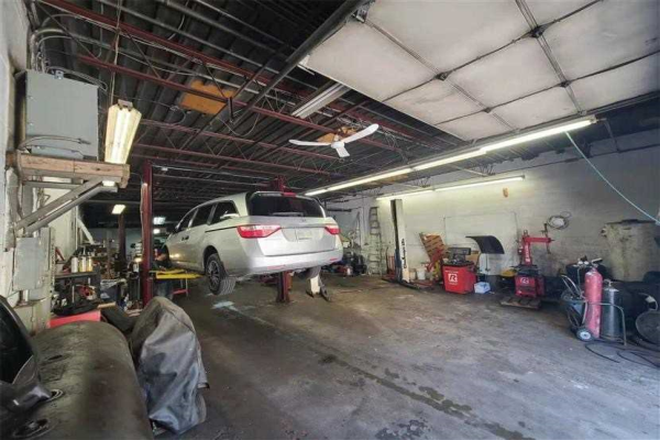 776 Dundas St E, Mississauga