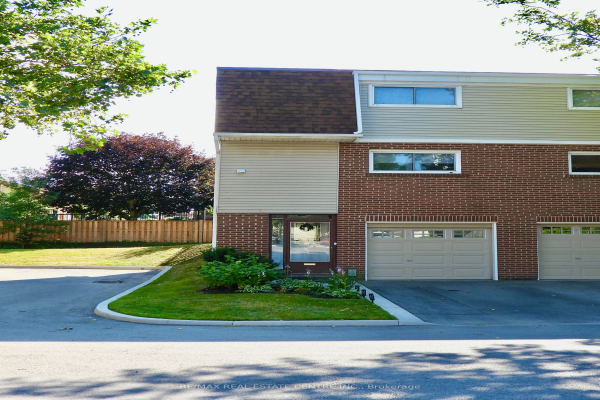 960 Warwick Crt, Burlington