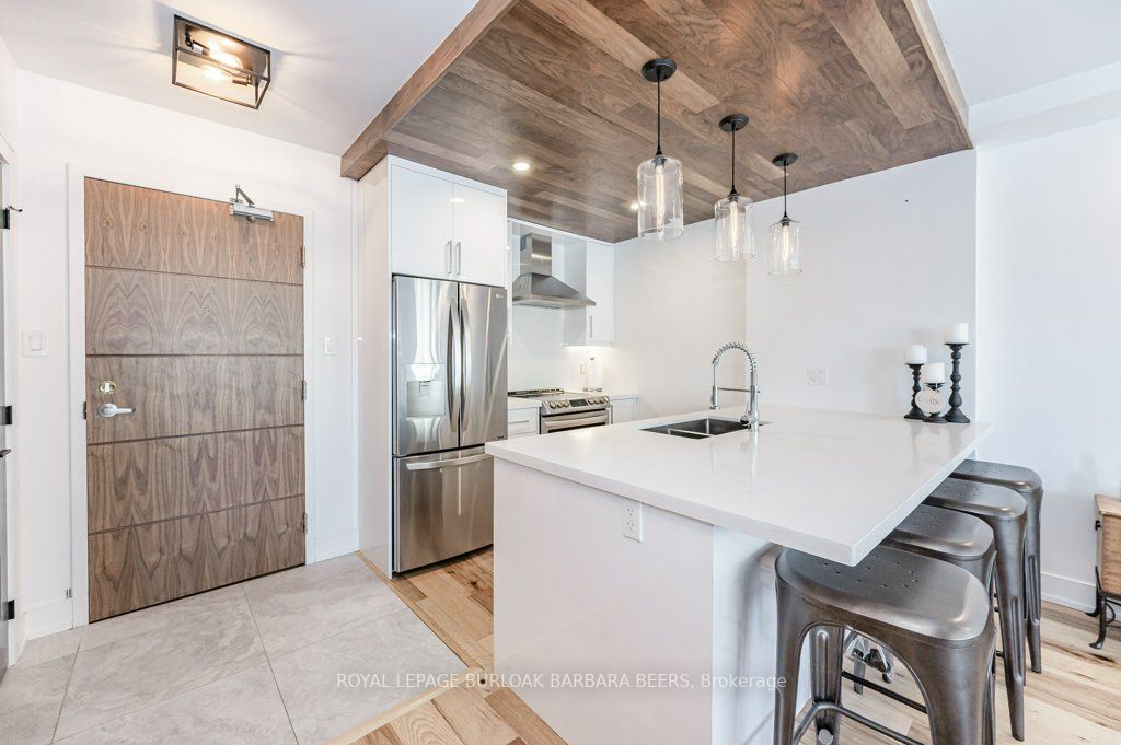 Listing W5921000 - Large Photo # 4