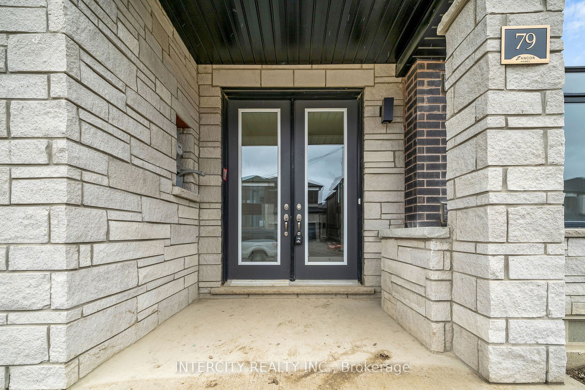 Listing W5921128 - Large Photo # 2