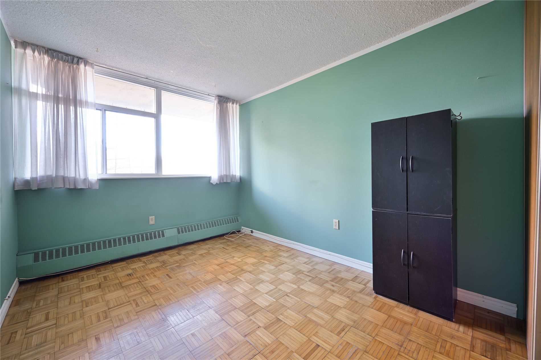 Listing W5921377 - Large Photo # 16