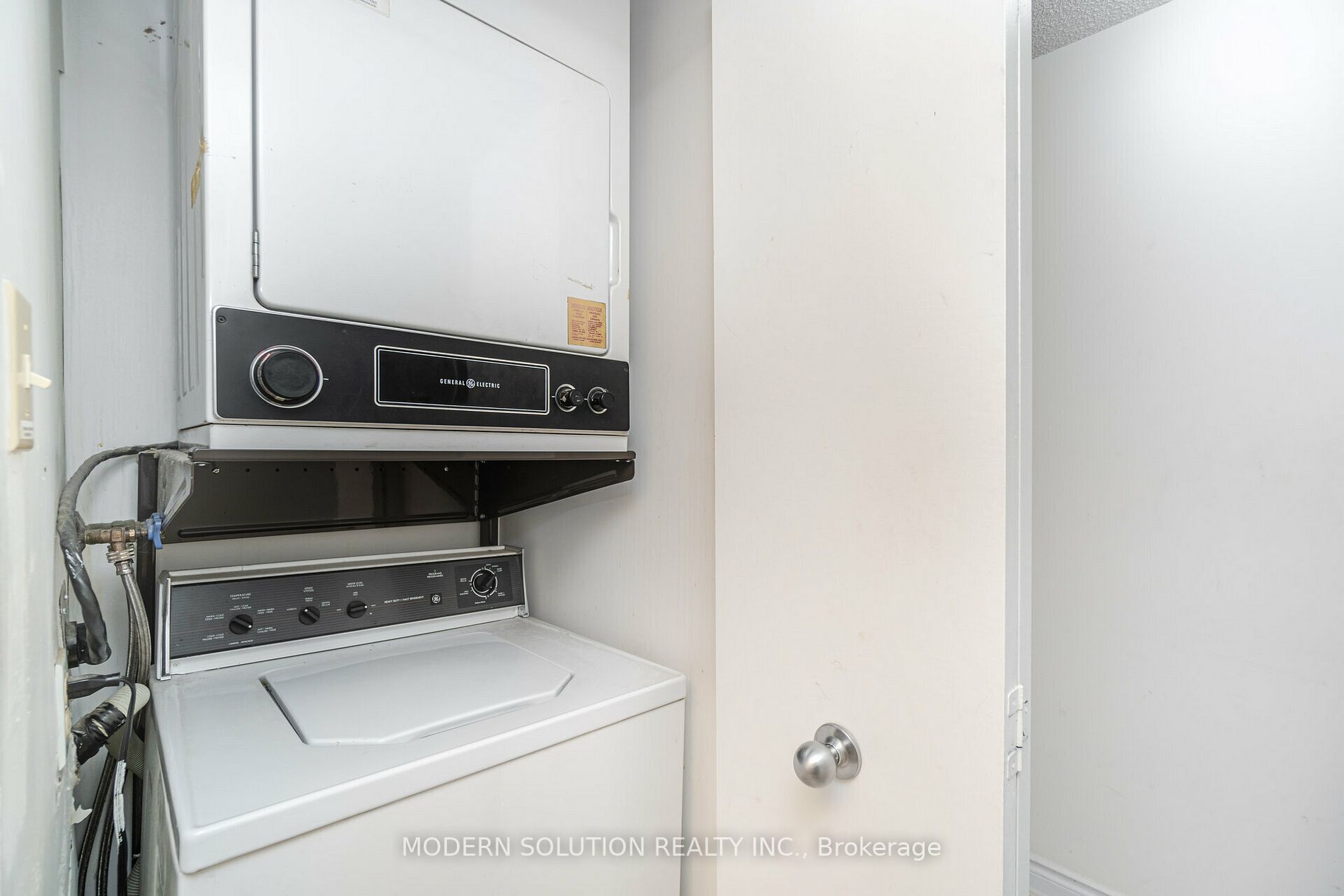 Listing W5923436 - Large Photo # 23