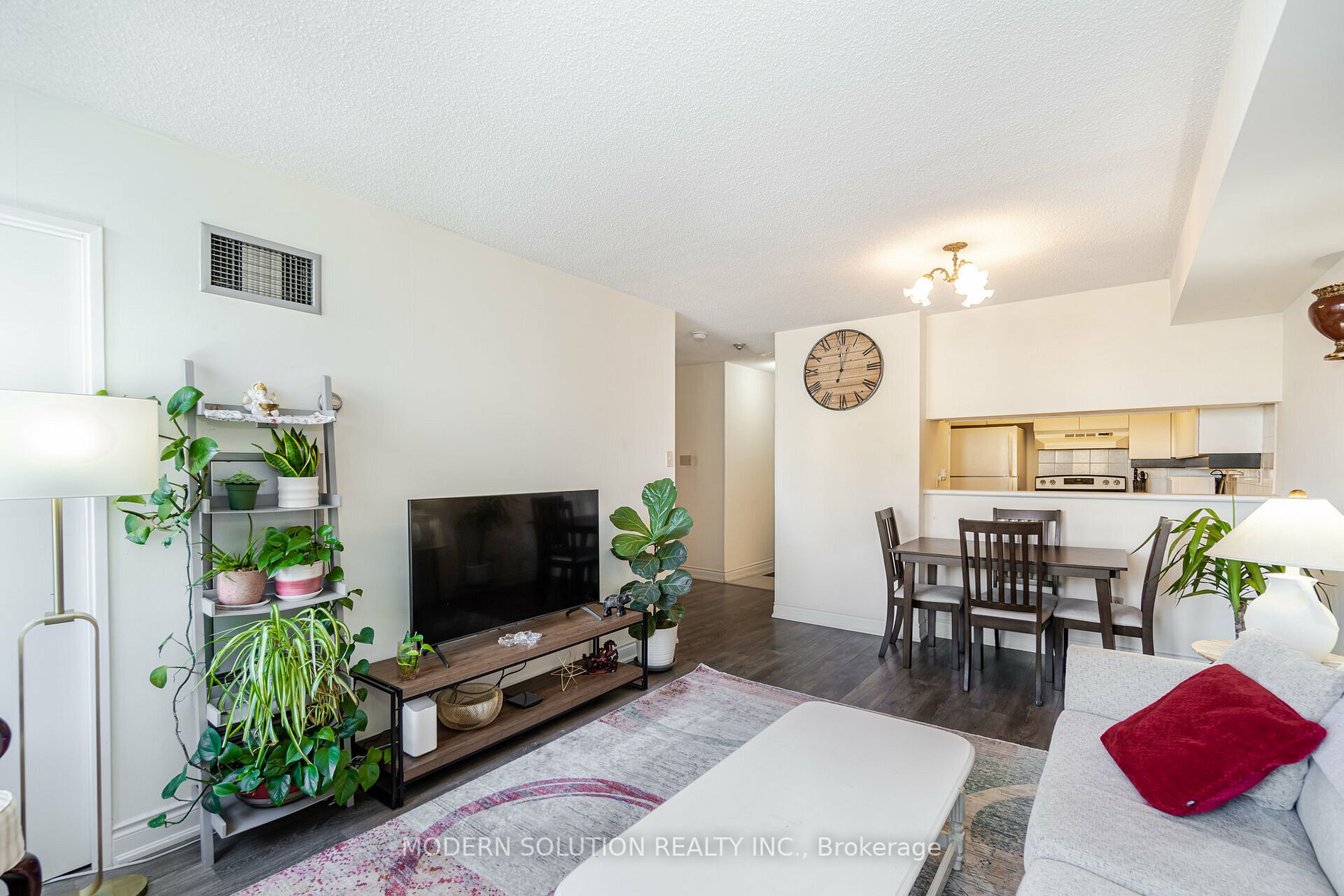 Listing W5923436 - Large Photo # 9