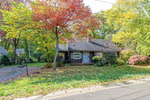 804 Shadeland Ave, Burlington