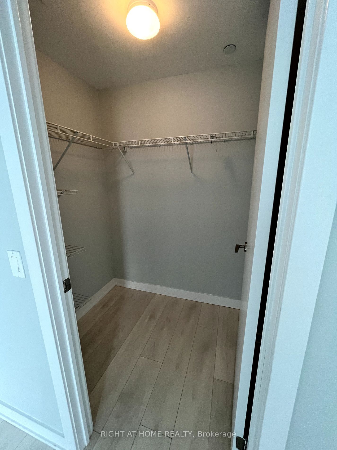 Listing W5925464 - Large Photo # 12