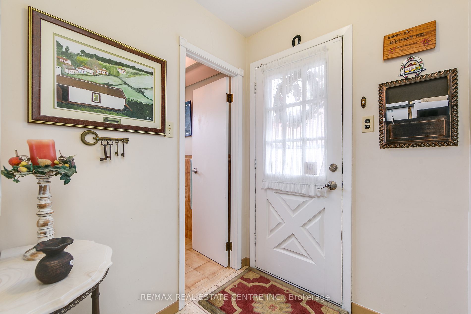 83 Hullmar Dr