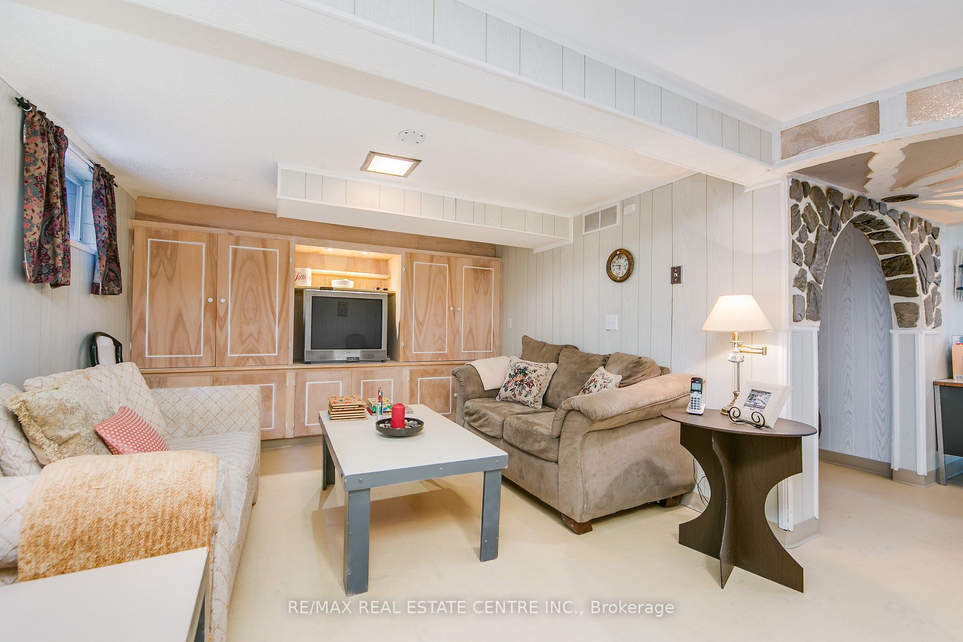 83 Hullmar Dr