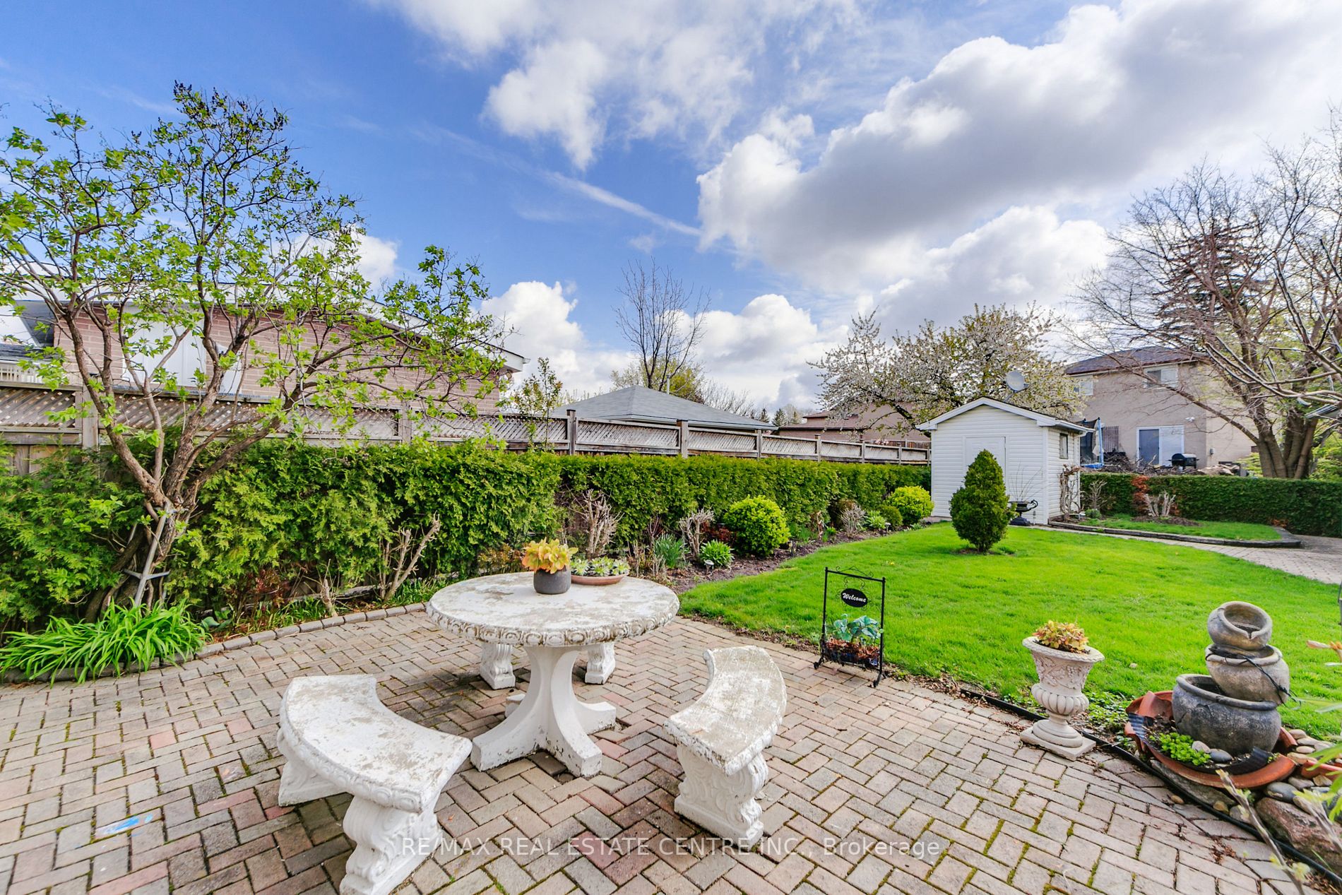 83 Hullmar Dr
