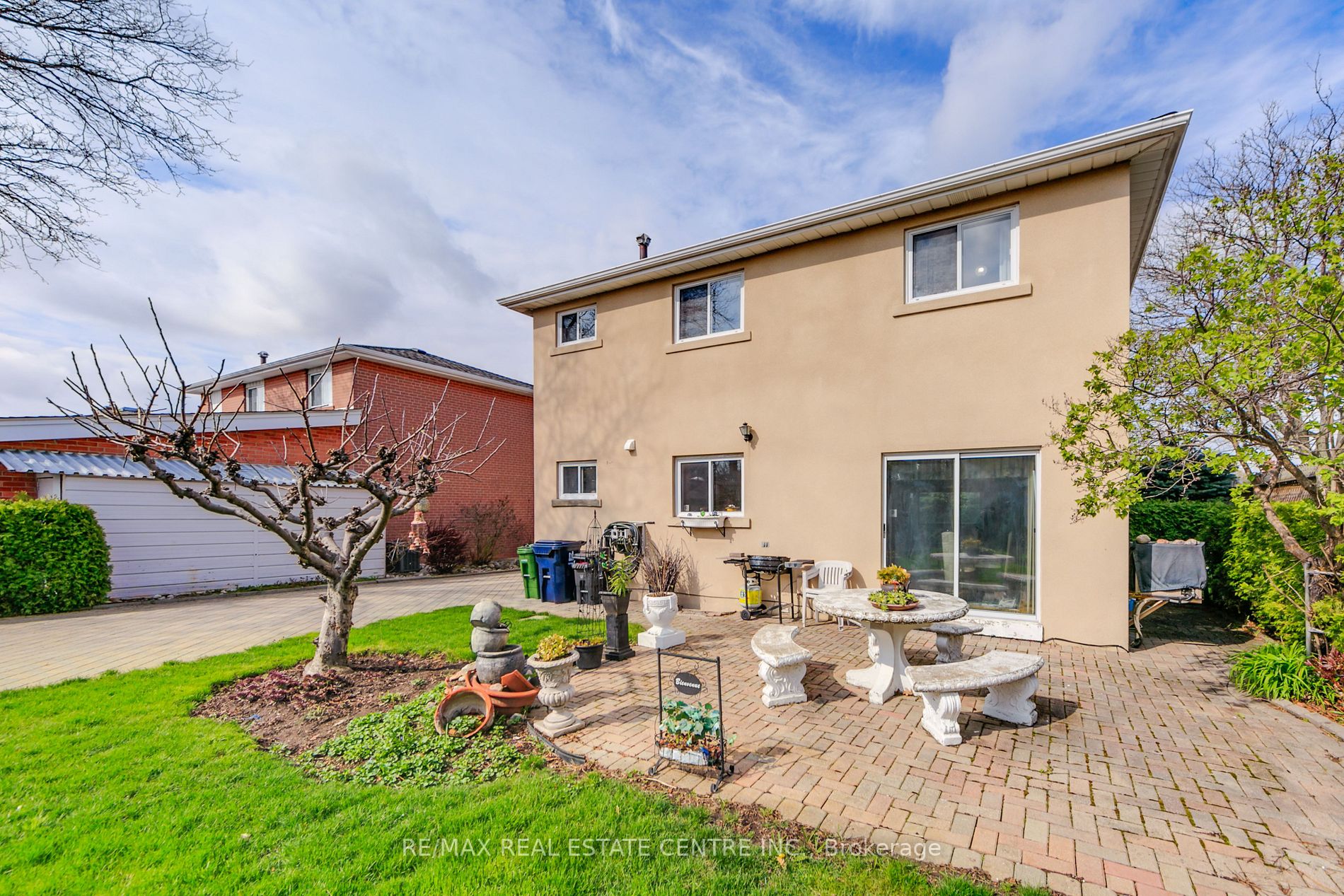 83 Hullmar Dr