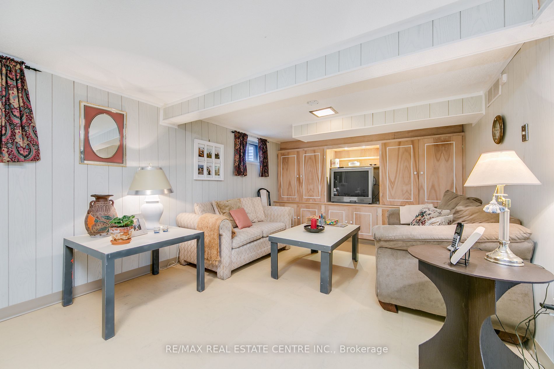 83 Hullmar Dr