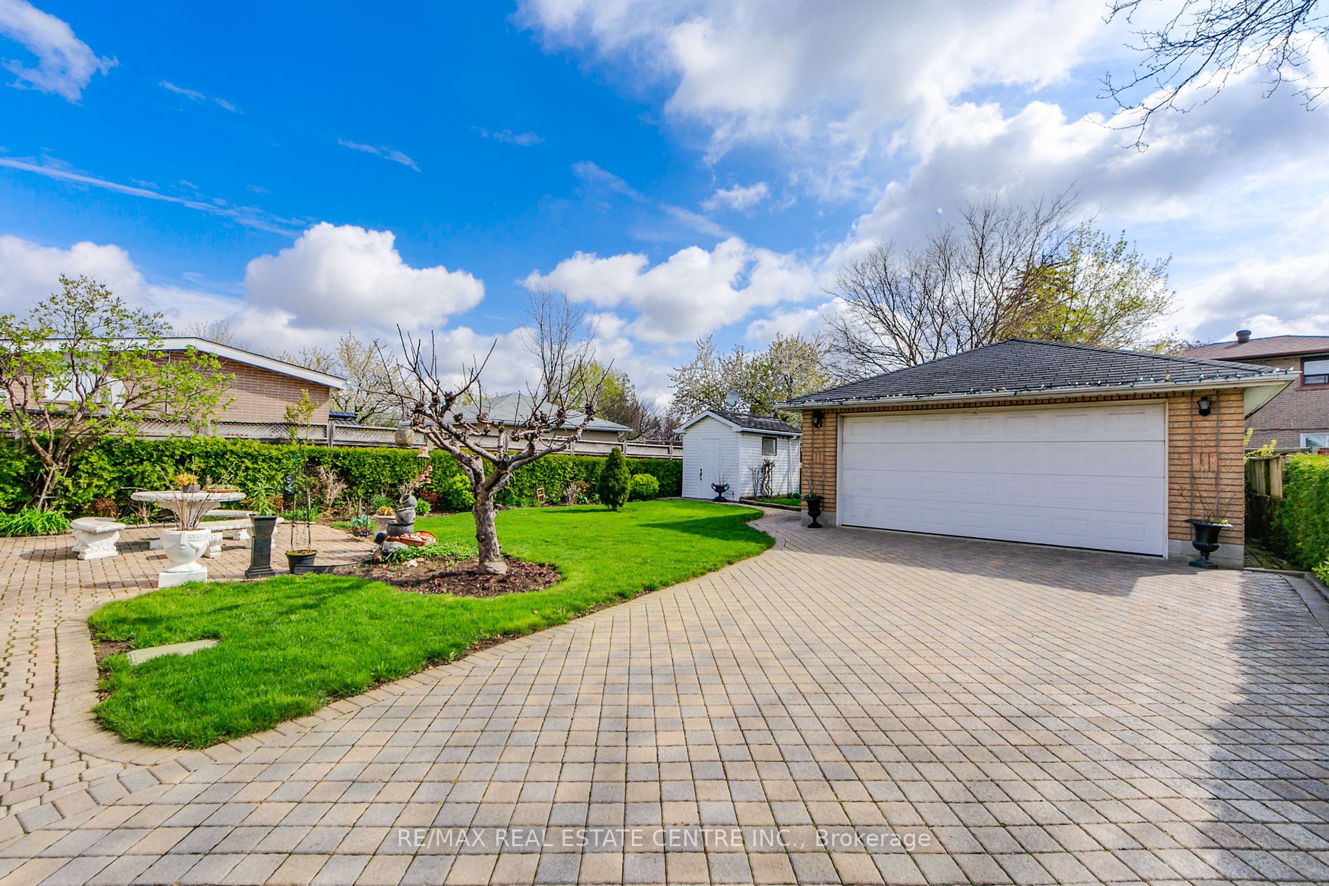 83 Hullmar Dr