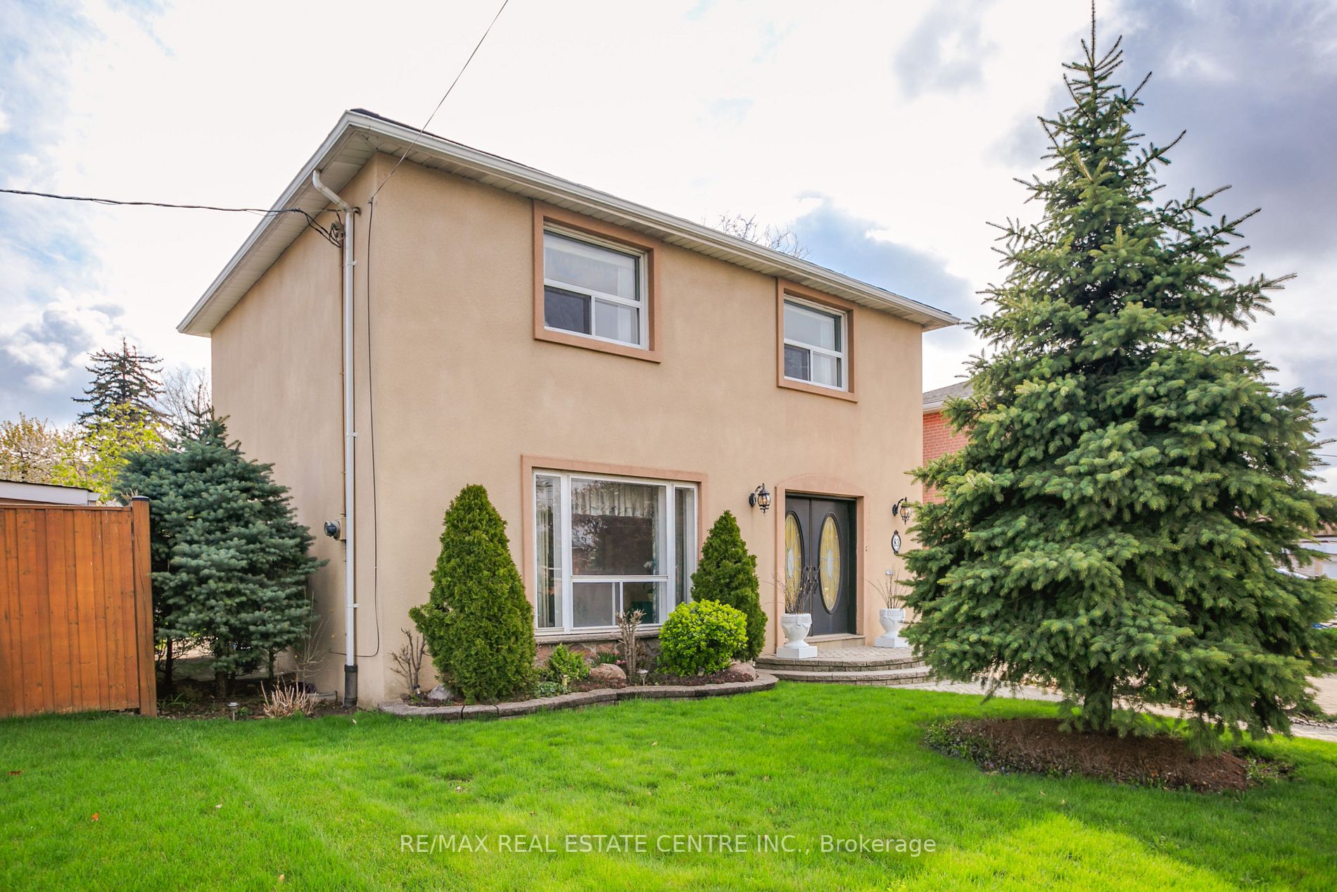 83 Hullmar Dr