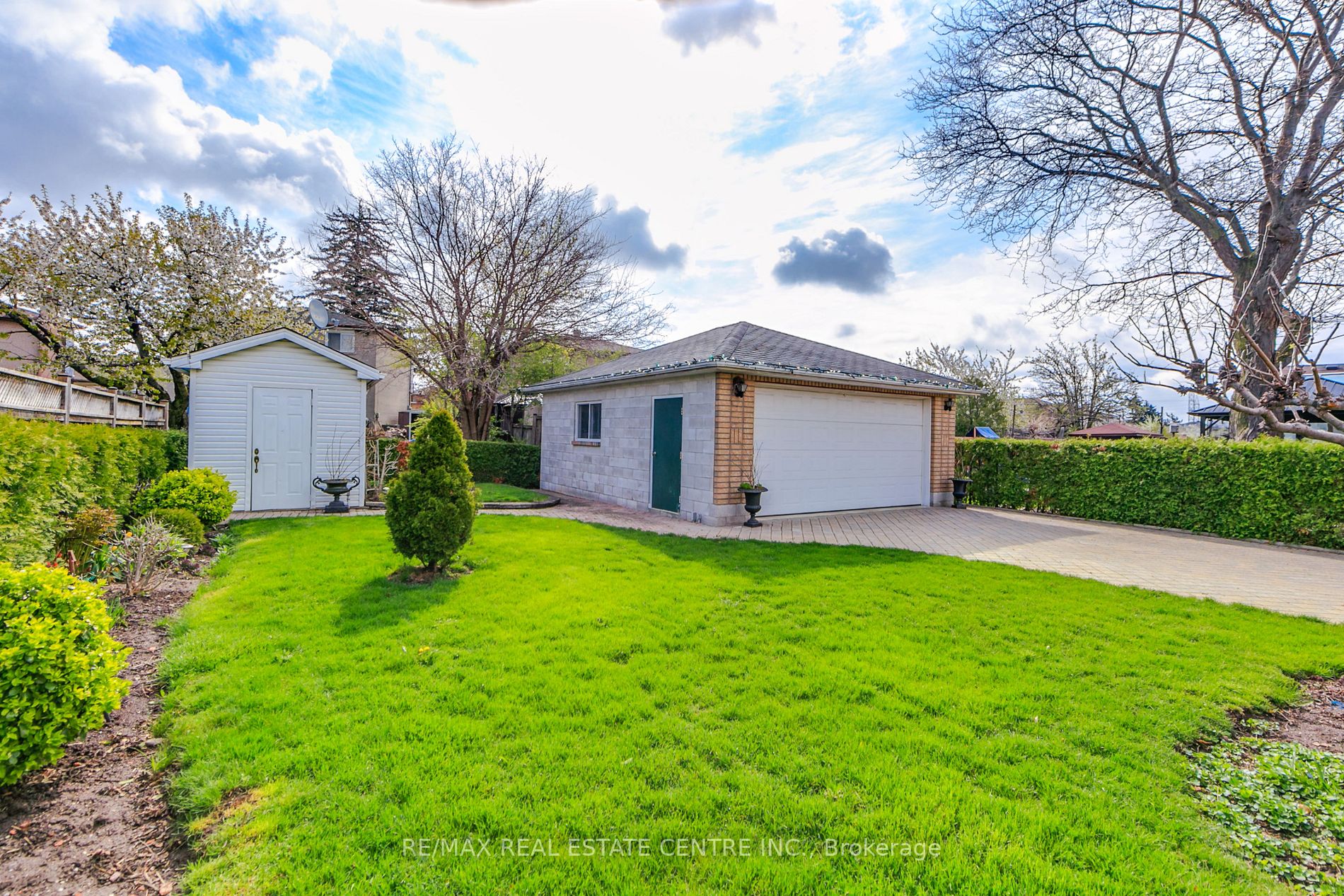 83 Hullmar Dr