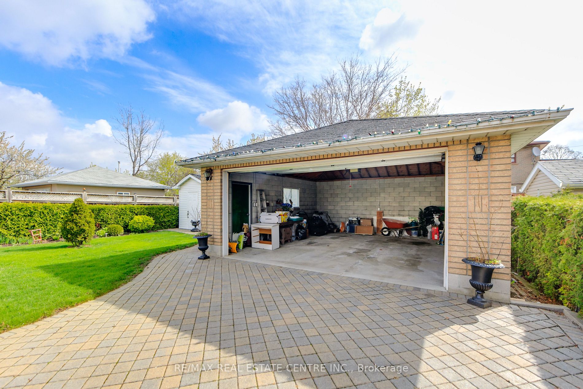83 Hullmar Dr